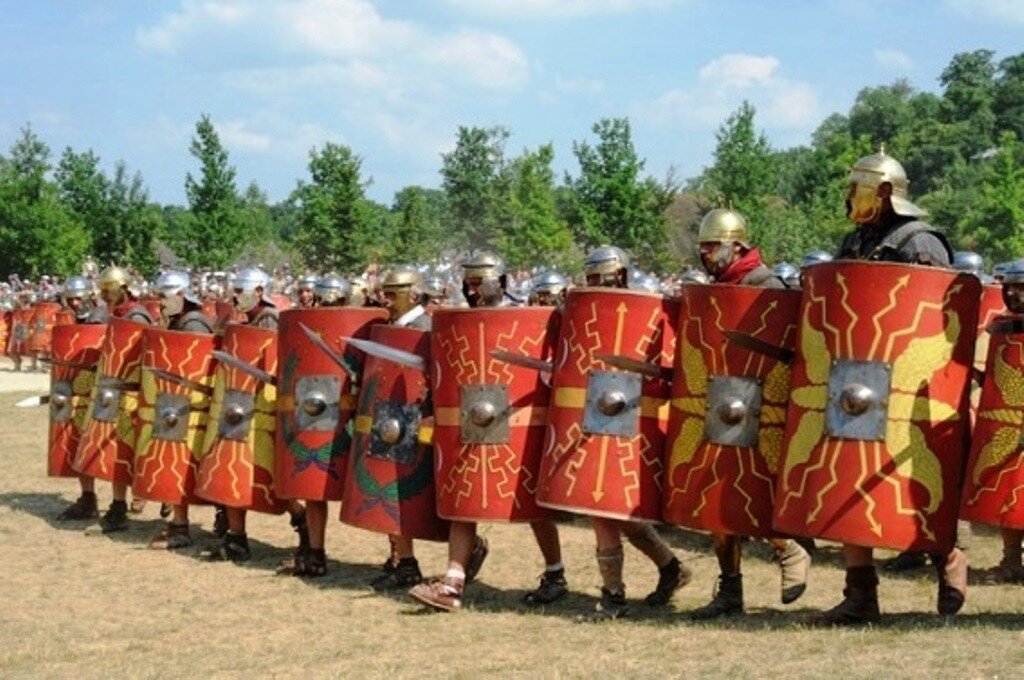 Гладиус Римского легионера. Римский Легион Центурия. Строй Римского легиона. Центурия когорта Легион.