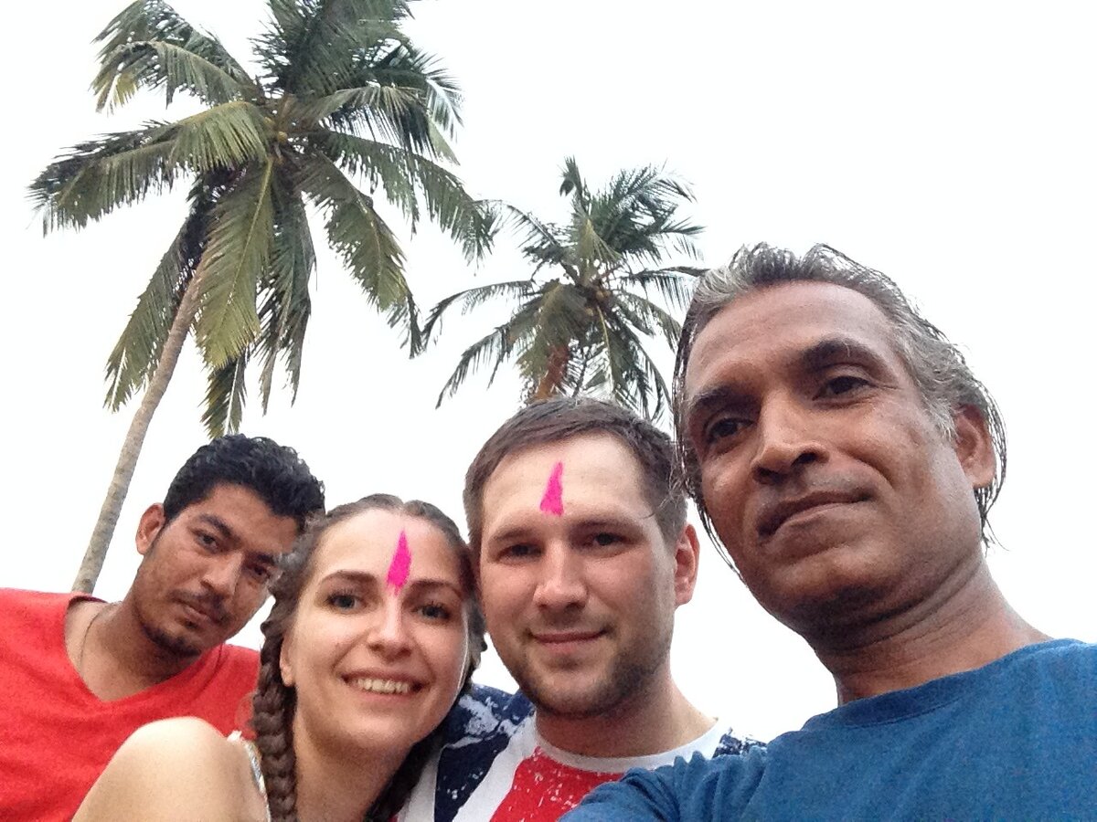 Наши новые друзья. Слева на право. Амрит , Оля, Костя, Эммануило.