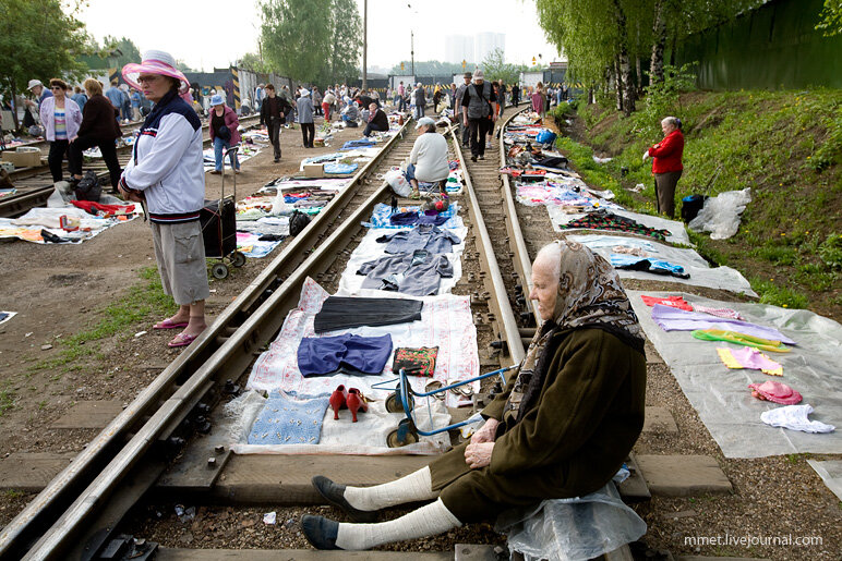 Последние дни работы рынка на платформе Марк. 2010г. Фото Леонид Варламов