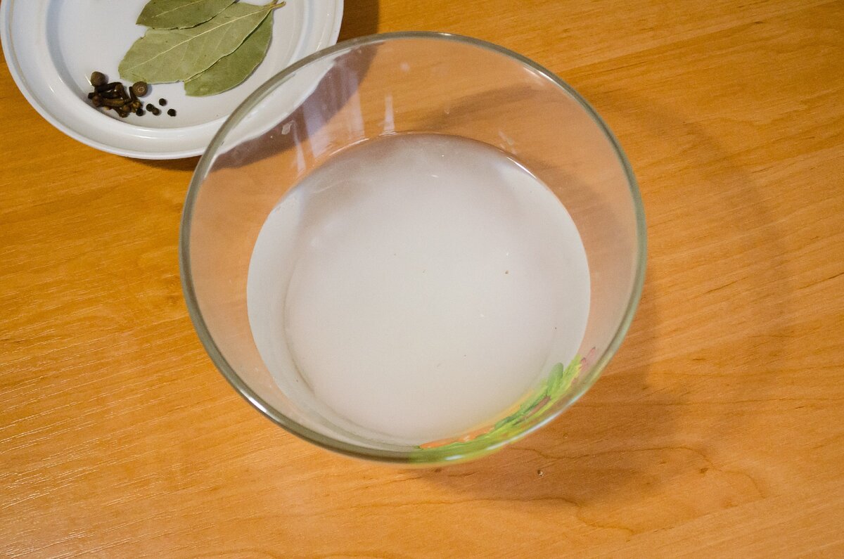 Добавляем соль и сахар