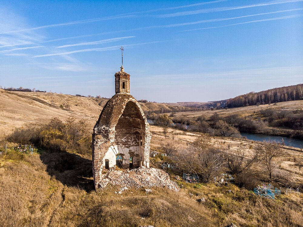 Геленджик Церковь возле стелы