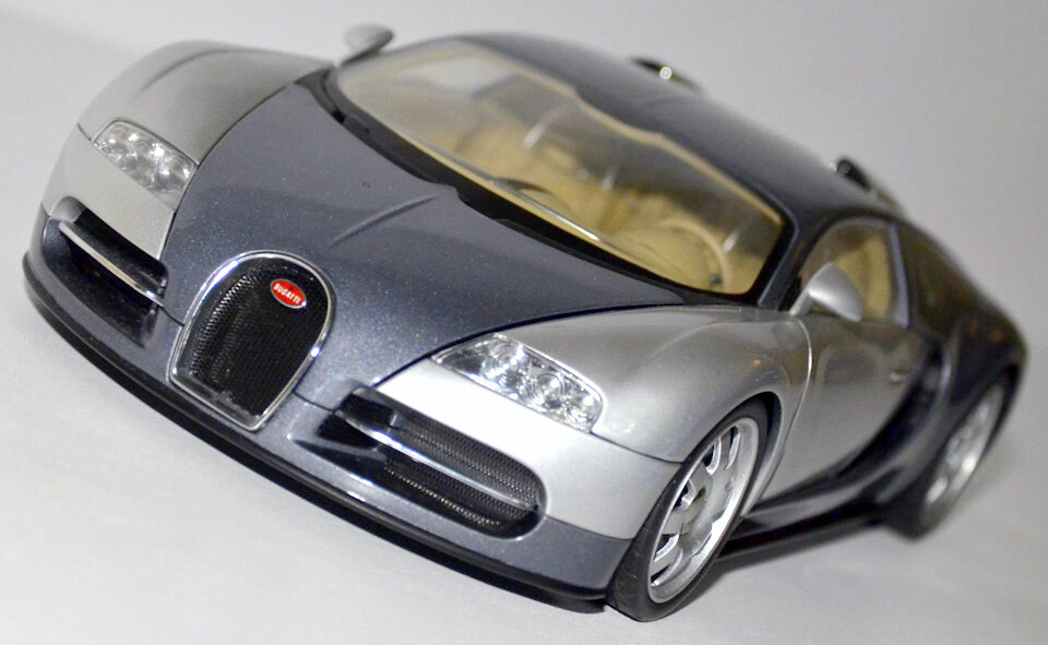 Bugatti Veyron 16.4 2005  №70902 Grey & silver в масштабе 1/18
