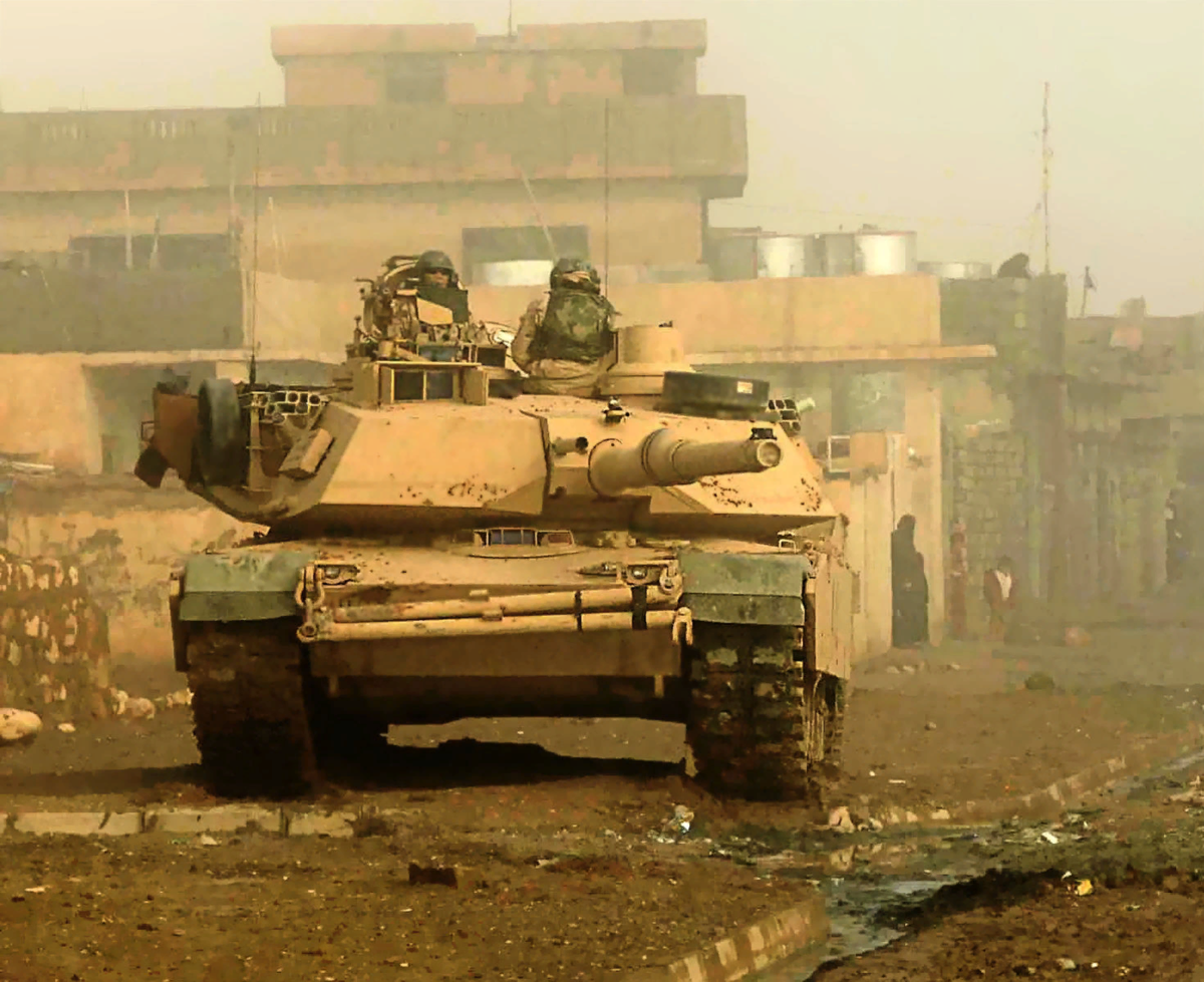 Сколько подбито танков абрамс. Абрамс м1а2 Ирак. M1 Abrams в Ираке. Abrams m1a2 Ирак. Танк m1 Абрамс Ирак.