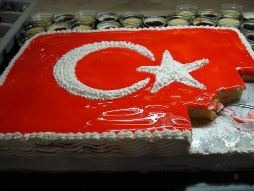 С каждым кусочком торта люблю Турцию все больше.