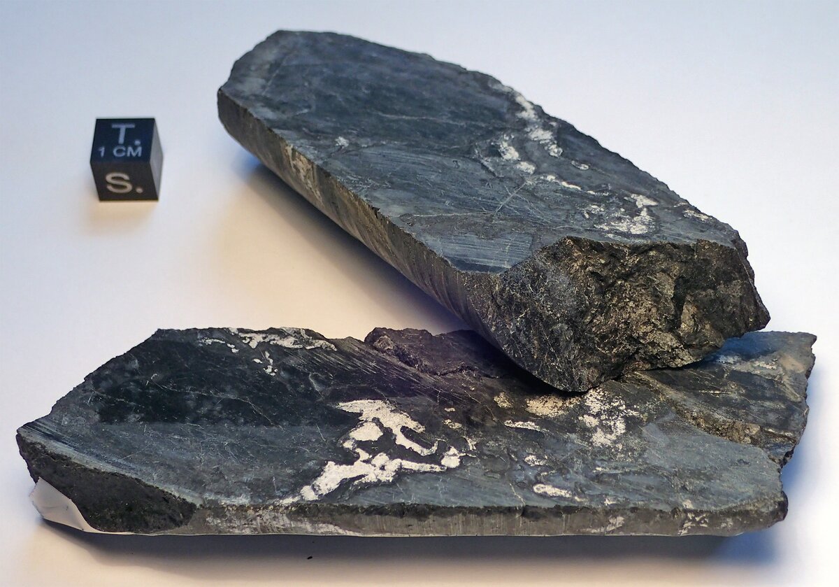 Урановая руда обнаруженная в Габоне