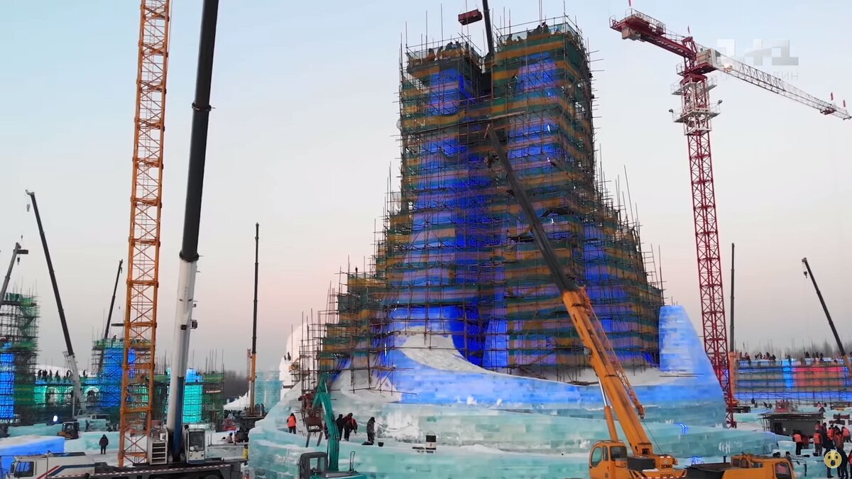 Как китайцы из льда за 4 дня построили город для Харбинского ледяного фестиваля.!!! 
