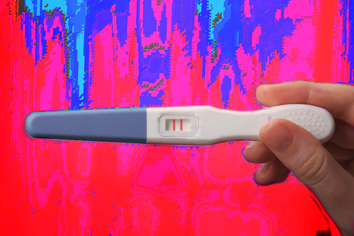 Тест на беременность. Две полоски на тесте. 2 Полоски на тесте на беременность. Положительный тест на беременность.