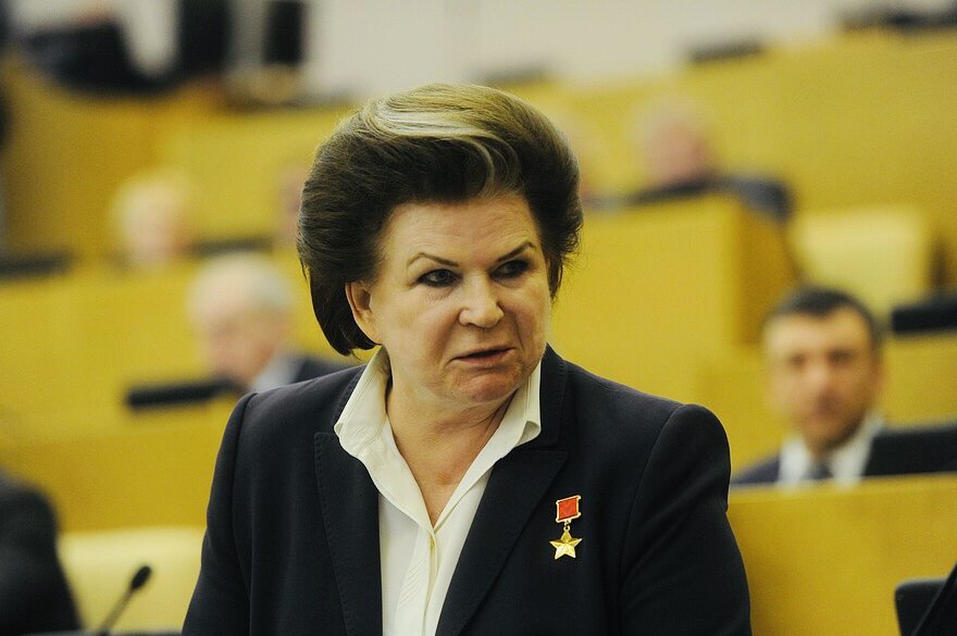 Депутат от правящей партии Валентина Терешкова предложила изменить конституцию так, чтобы обнулить для Путина отсчет президентских сроков.