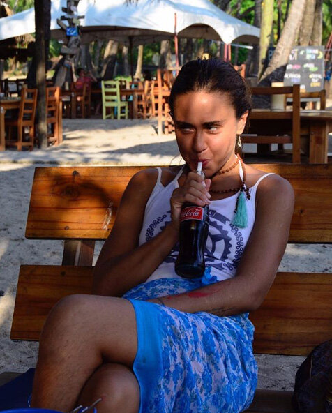 Сейчас девушка находится с папой в США