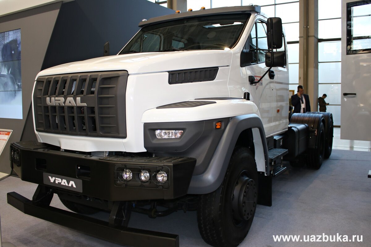 Седельный тягач Урал 7470 