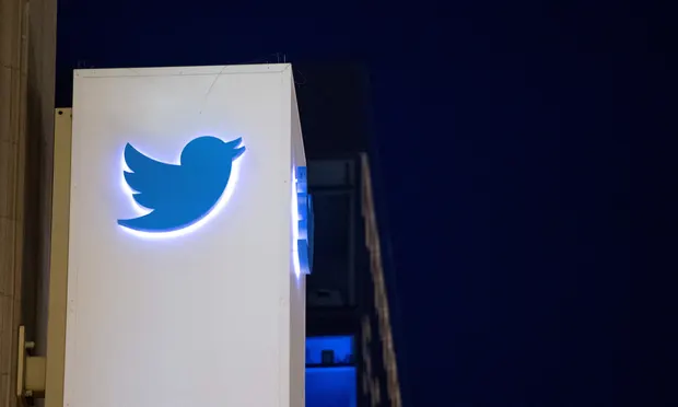Штаб-квартира Twitter в Сан-Франциско, штат Калифорния, в 2016 году. Йоэл рот, глава отдела целостности сайта, сказал, что удаление было частью текущей работы компании по обнаружению и расследованию информационных операций, поддерживаемых государством.