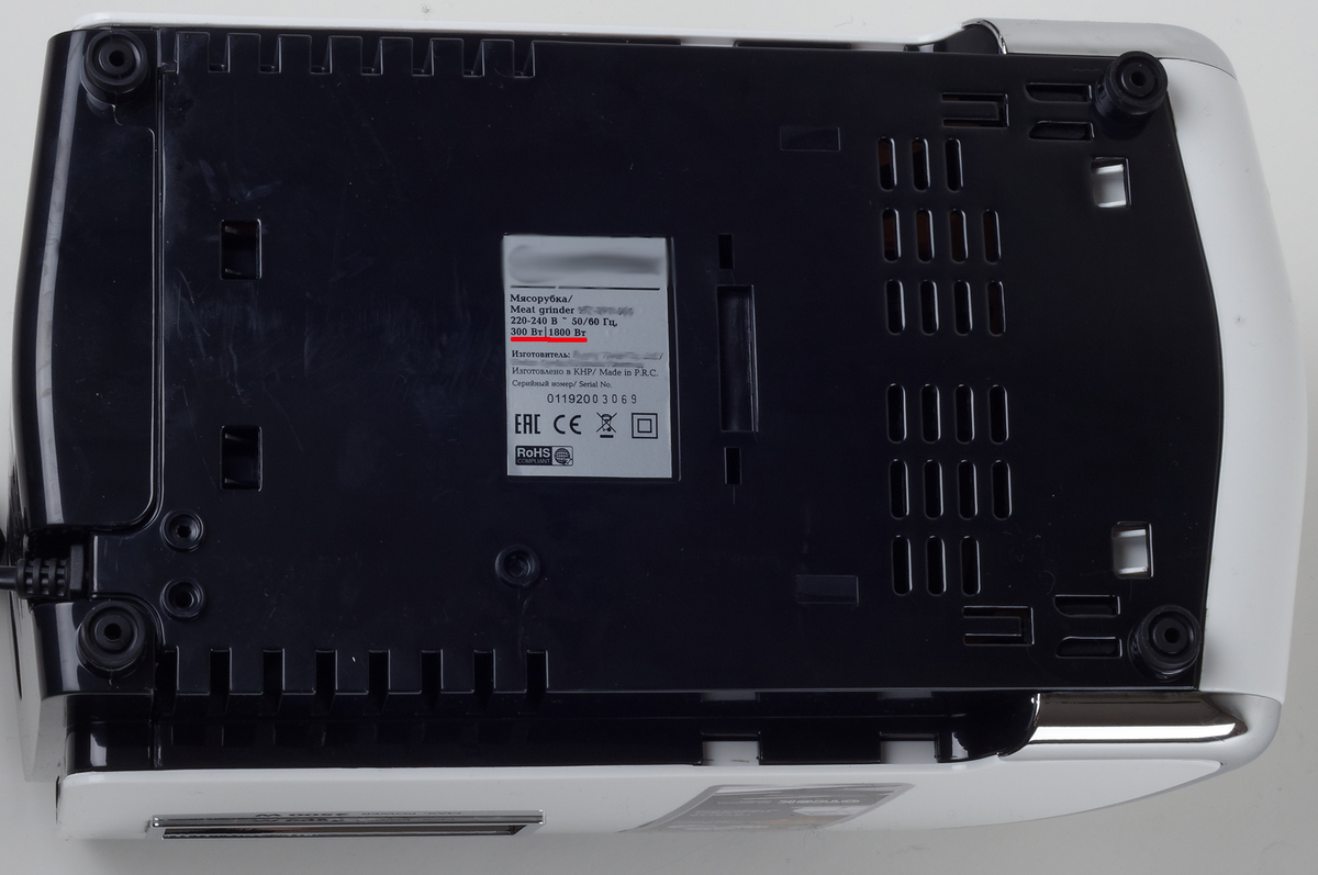 Слева указана номинальная мощность 300 Вт (больше нигде не указывается), справа мощность при блокировки двигателя 1800 Вт (указывается везде огромным шрифтом)