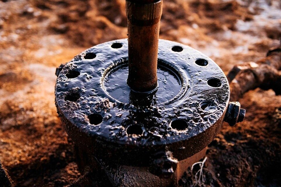 Цена российской нефти сорта Urals побила антирекорд своей стоимости - 10,5$ за баррель. Это минимальный порог, который был зафиксирован ещё более 20 лет назад - в марте 1999 года.
