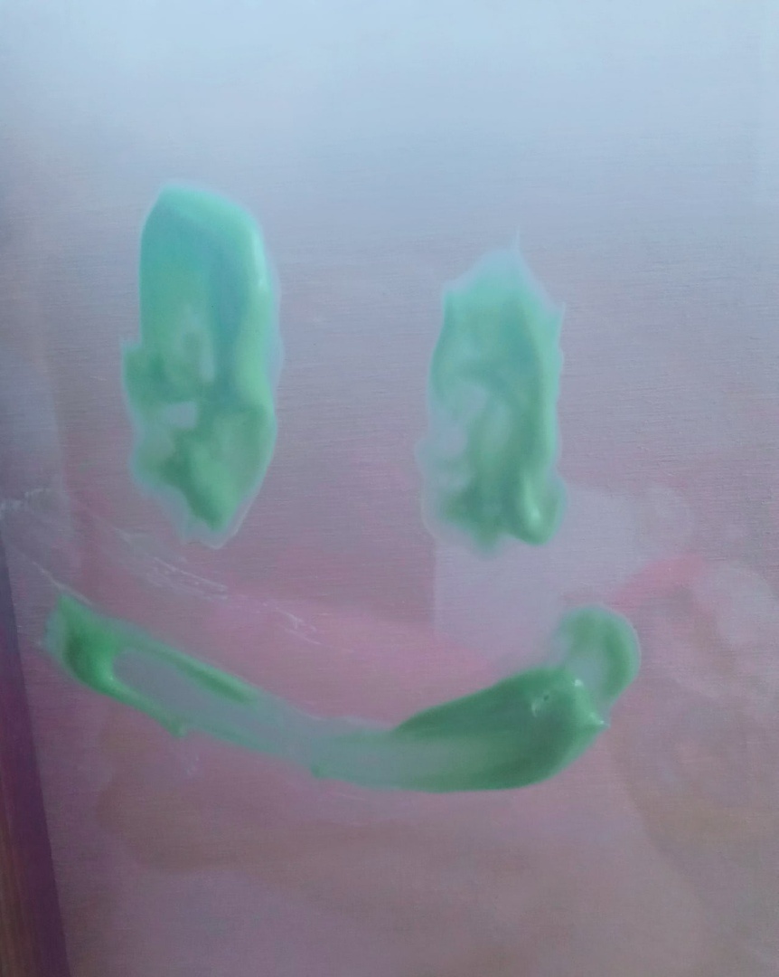 Попытка сделать рисунок на стекле))