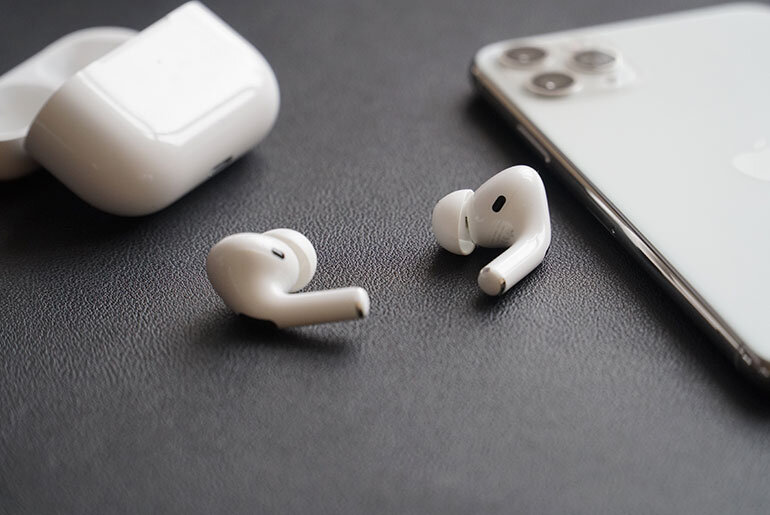 AirPods Pro и iPhone 11 Pro