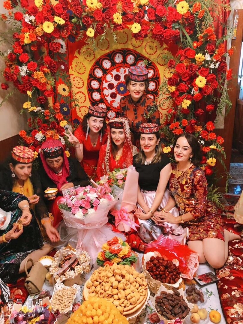 Цвет настроения красный: таджикская свадьба в Китае