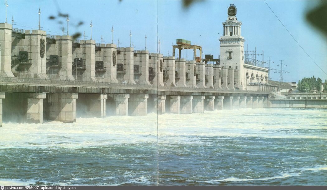 Цимлянская плотина . 