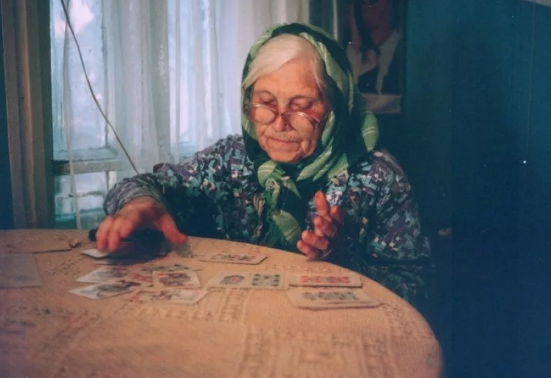 травницы знахарки. современная ведьма. знахарка в древней руси. пяточная шпора что это и как лечить. бабушка гадает.