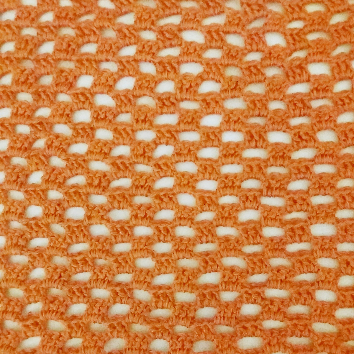     Такой узор идеально подойдет для летних вещей, косыночек, скатертей, а также для сумок в стиле "авоська"