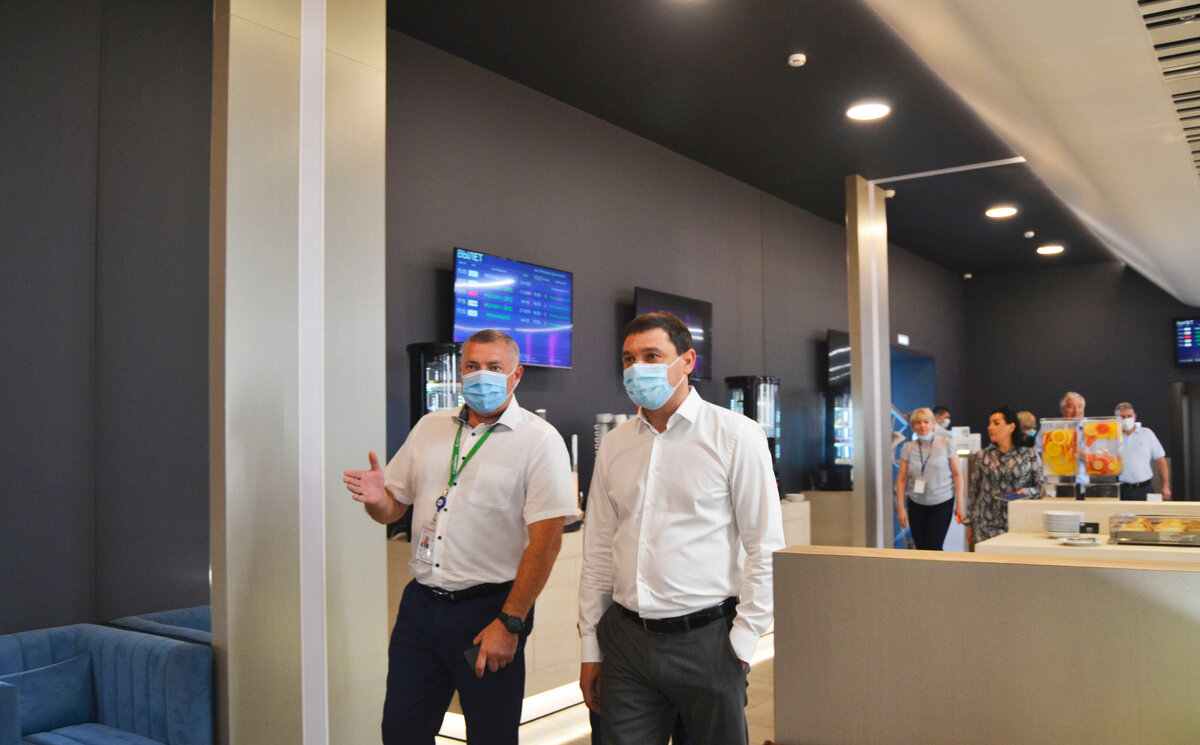 Управляющий директор аэропорта Краснодар - Дмитрий Кириченко и глава города Краснодара - Евгений Первышов.