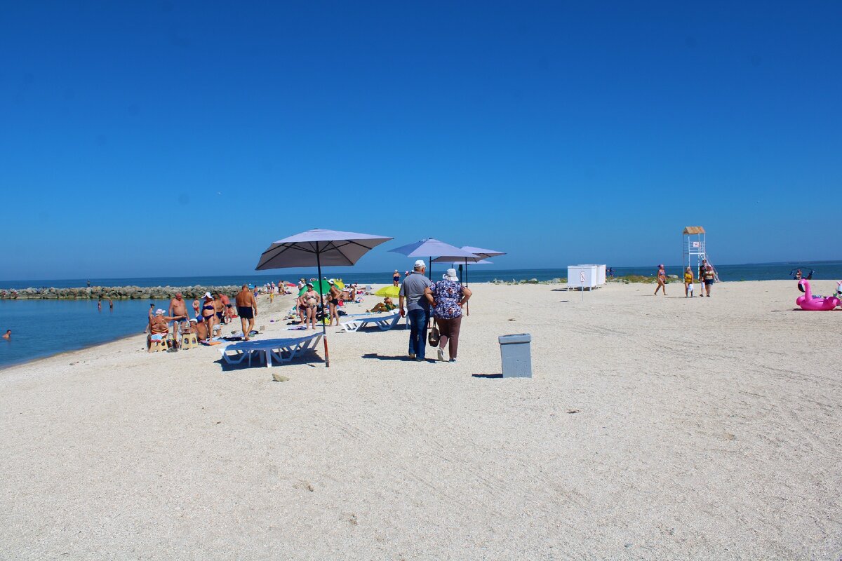 Пляж «Молодежный» на Ейской косе, показываю, что люди находят в этом месте интересного и зачем едут сюда – сентябрь 2020