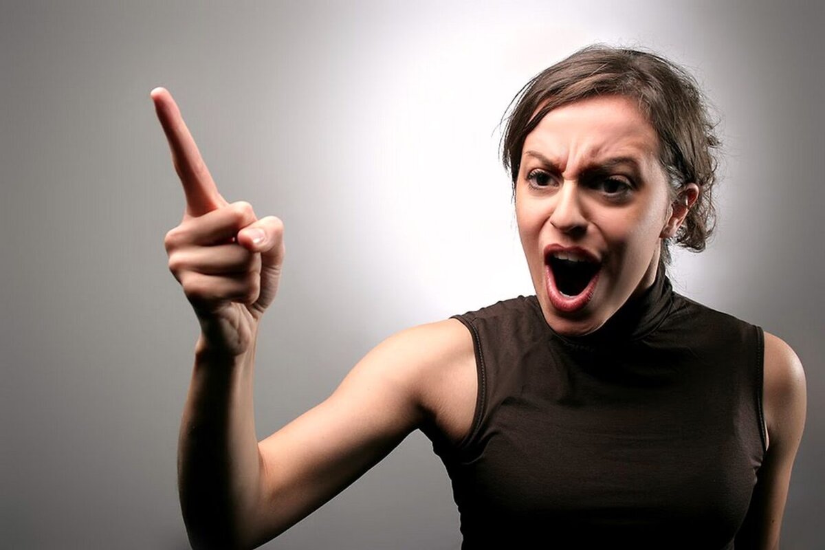 человек не хочет сдавать деньги. источник фото: zzackon.ru