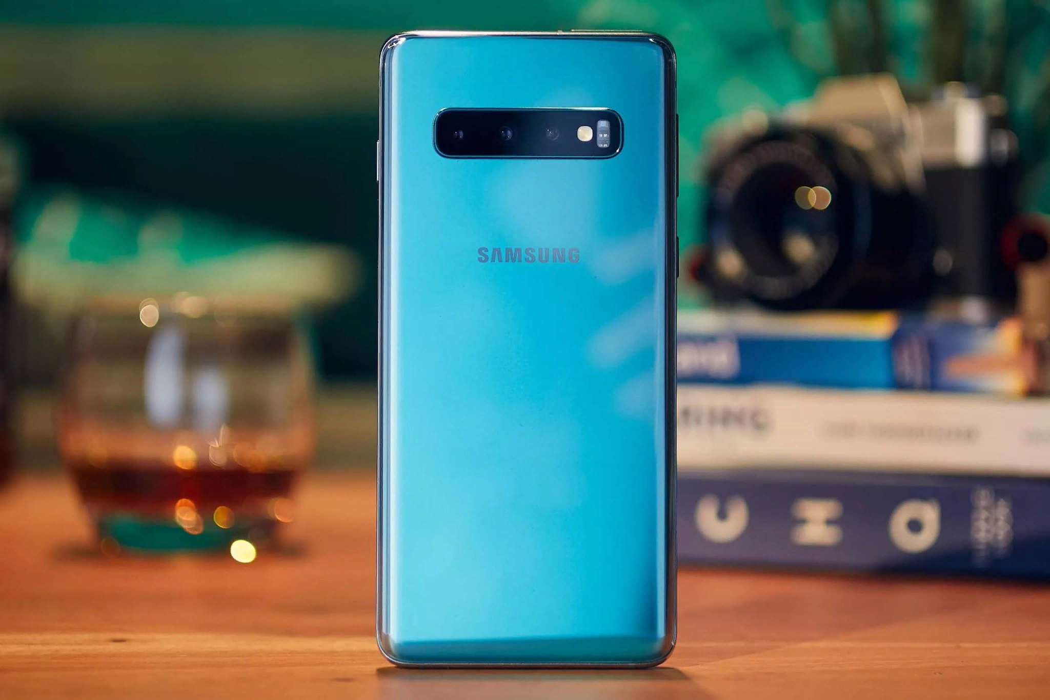 Обрушение цен на флагманы Samsung, дешевле на 20-30 тысяч рублей в октябре 20205
