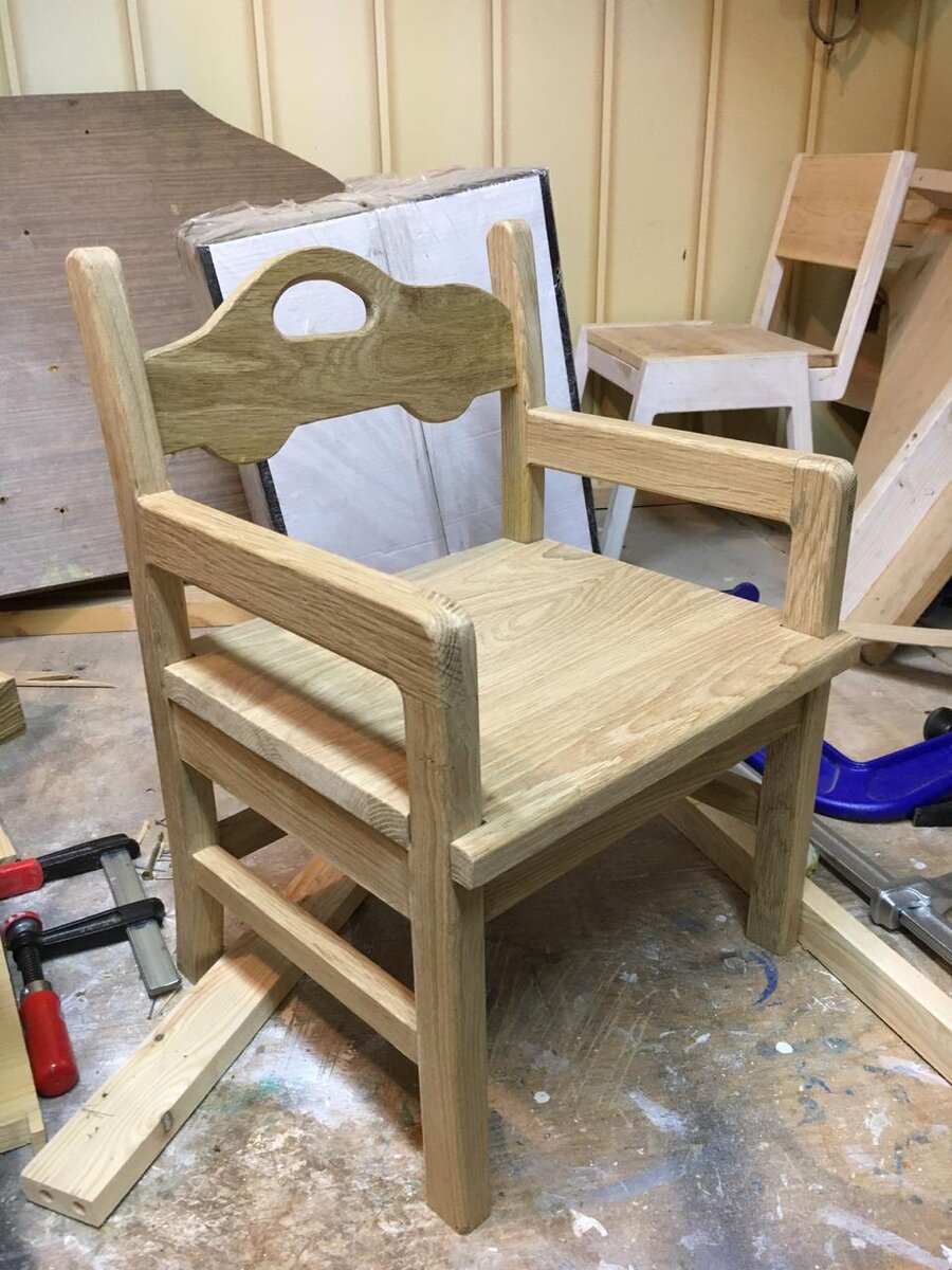 Детский стульчик из дуба после сборки