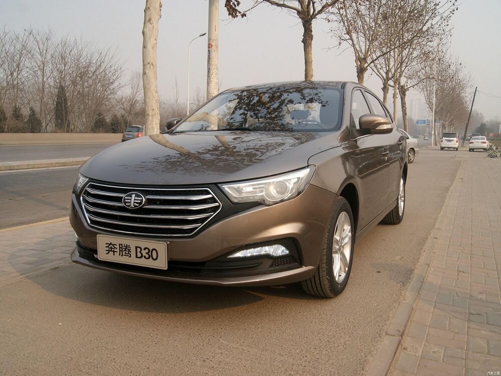 Besturn B30 спереди (Фотографии производителя) 