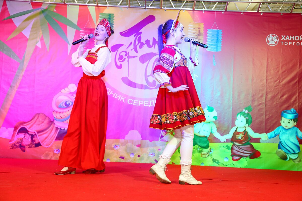 Представление на сцене Ханой-Москва