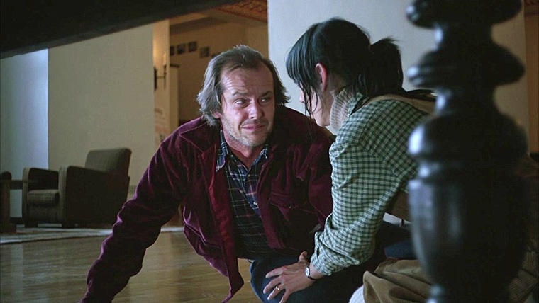 В "Сиянии" Кубрика есть жуткие сцены домашнего насилия, и показаны они скорее как впечатления Вэнди, а не самого Джека