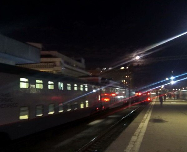 Грустно смотреть вслед своему уходящему поезду.