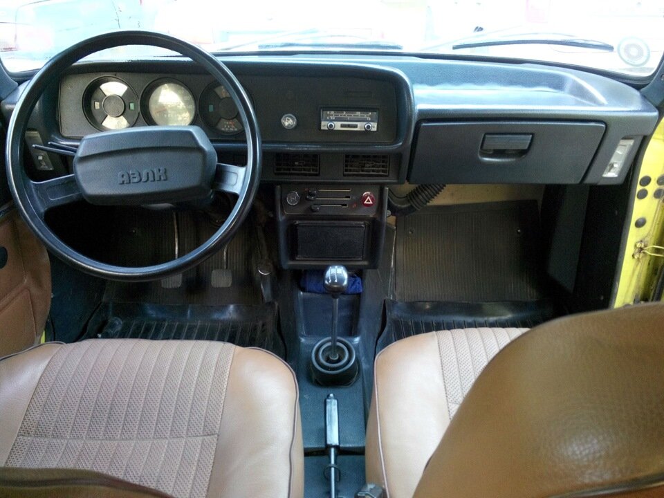 Передняя панель