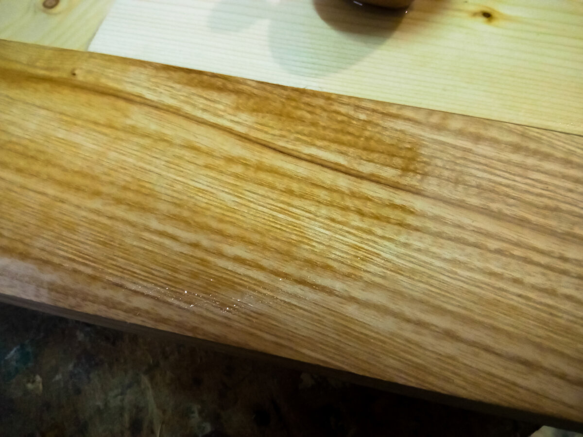 С обработанной поверхности растворитель просто испаряется