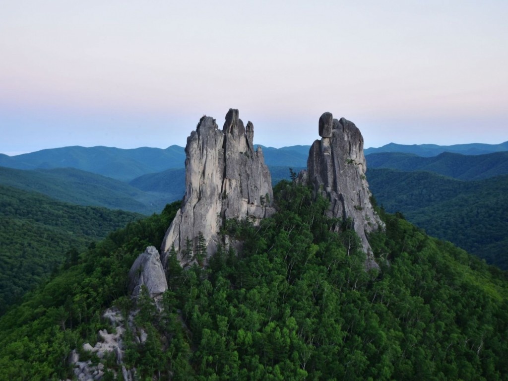 сезонные особенности и готовность переносить непредсказуемость приморского климата. Это довольно теплый регион, но здесь часто бывают сильные и холодные ветра.
