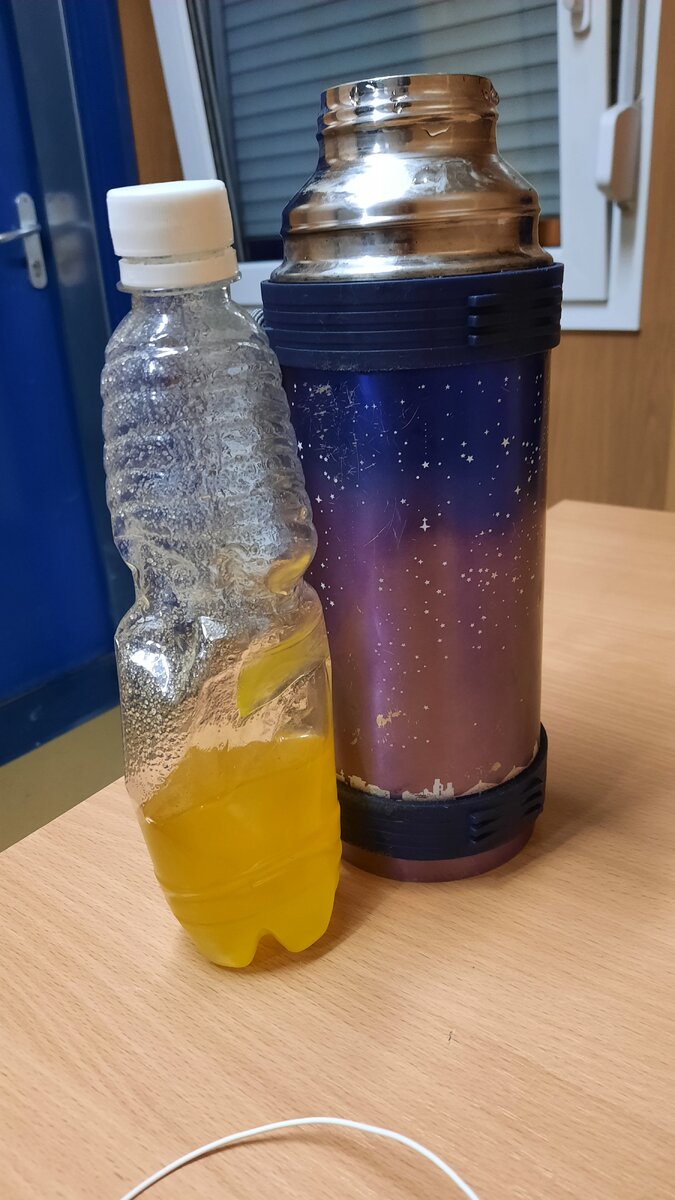 Горячий чай в термосе и мёдом самый лучший способ не заболеть на работе!