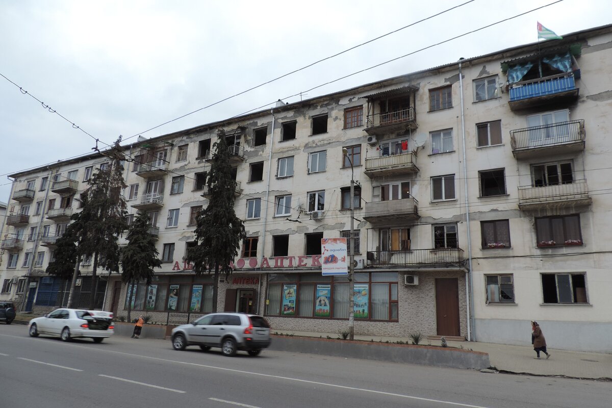 Дом на улице возле ЖД вокзала