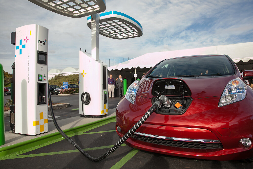 Электромобиль Ниссан Лиф