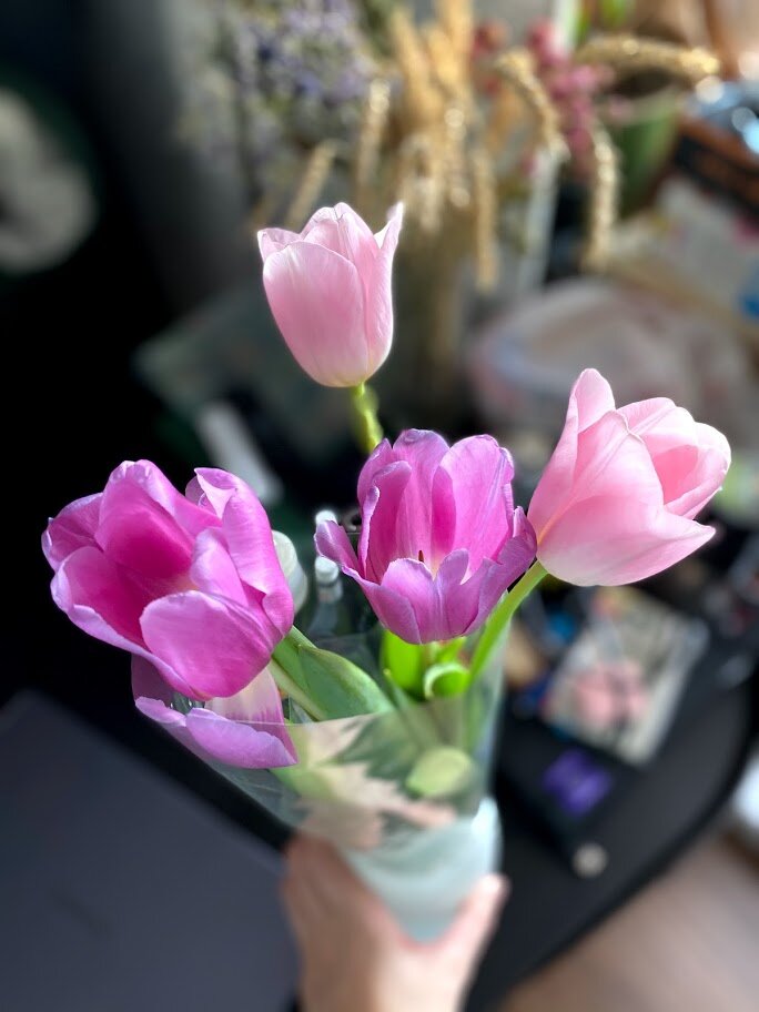 Tulips are common flowers on the 8th of March.