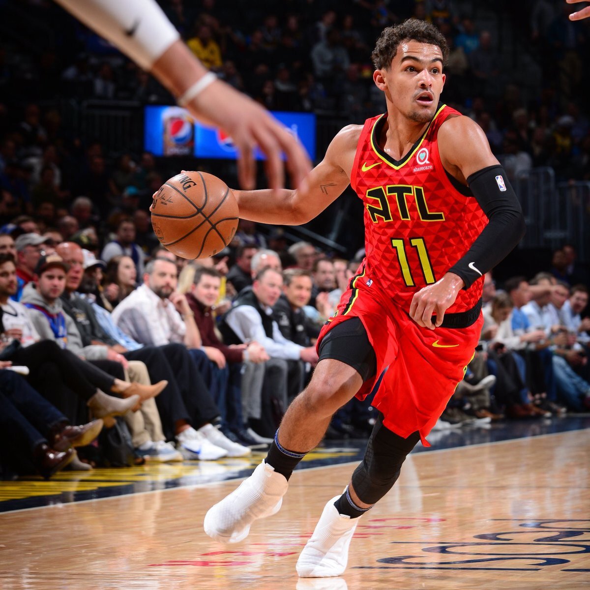 Янги сегодня. Trae young баскетболист. Trae young баскетболист рост. Лу Хадсон баскетболист.