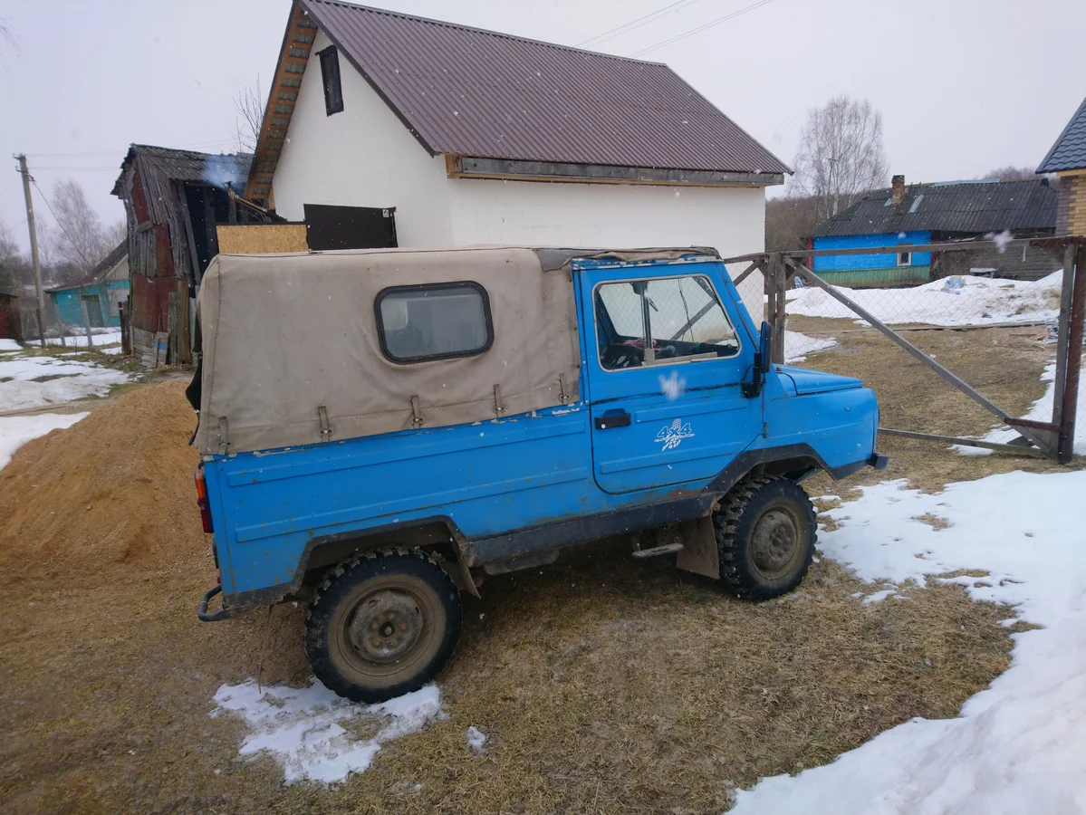 В городе он выглядит нелепо. А в деревне - словно на дворе 70-е и коммунисты по прежнему сильны! Увы такого транспорта как ЛуАЗ остро не хватает и сегодня спустя 50 лет. Источник фото - https://auto.ru/cars/used/sale/luaz/969/1103394315-9c2c96d9/
