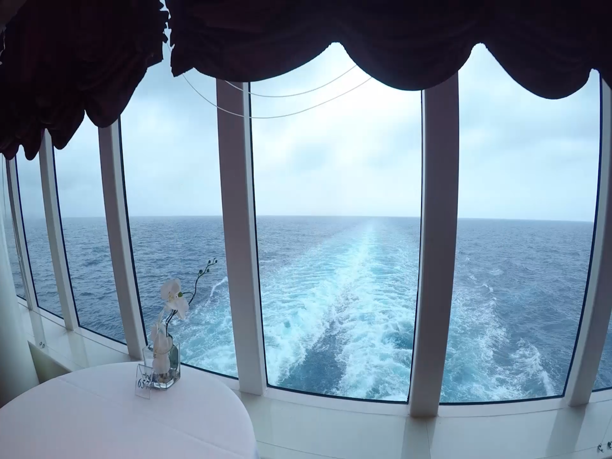 В ресторане.