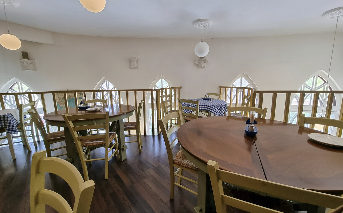 "Пита&Сувлаки", 2 этаж.