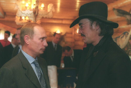 Михаил Боярский и Владимир Путин, 7 октября 2000 года фото Википедия