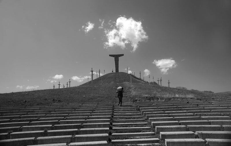 Монумент на поле Дидгори, Грузия. Источник Википедия.