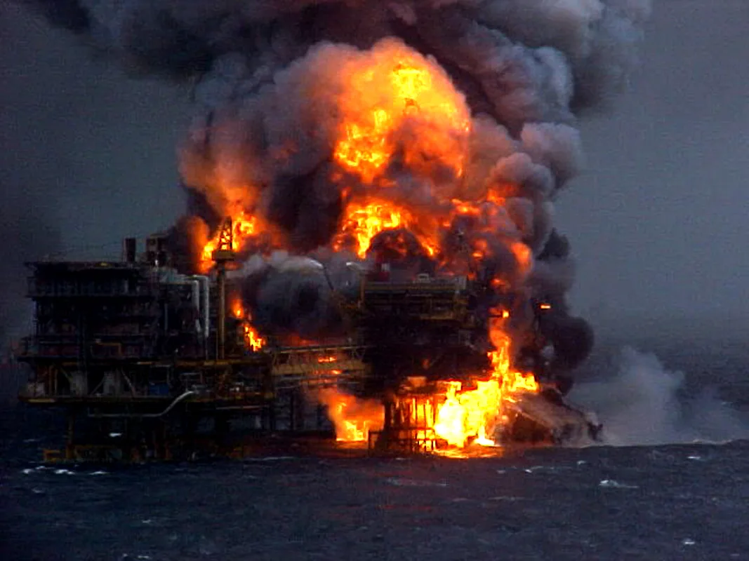 Пожар на нефтяной платформе Piper Alpha 6 июля 1988 года. Пожар на платформе «Piper Alpha».