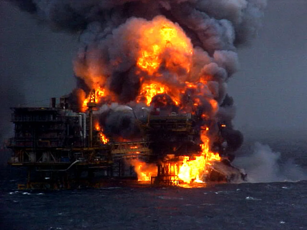 Нефтяная платформа piper alpha. Пожар на нефтяной платформе Piper Alpha 6 июля 1988 года. Пожар на платформе «Piper Alpha».