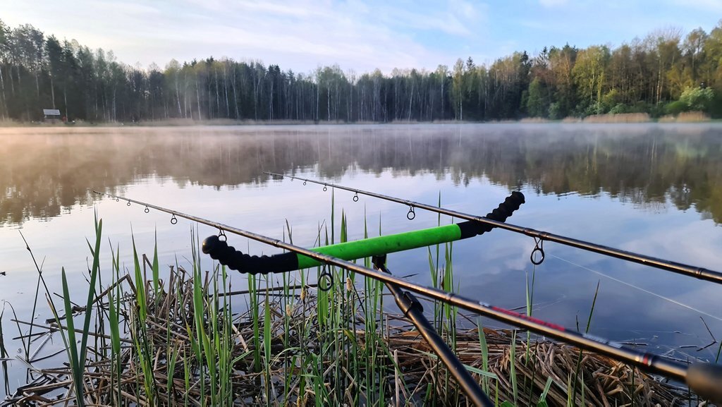 Оснастка фидера 2 крючками. Отвод для кормушки feeder in line links 8см 2шт kcfl80 cb-00301607. 2 фидера. Удочка фидер. Фидерный монтаж с коромыслом.