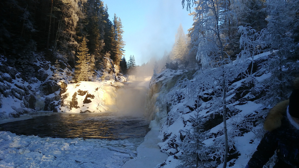 Кипящие каскады водопада