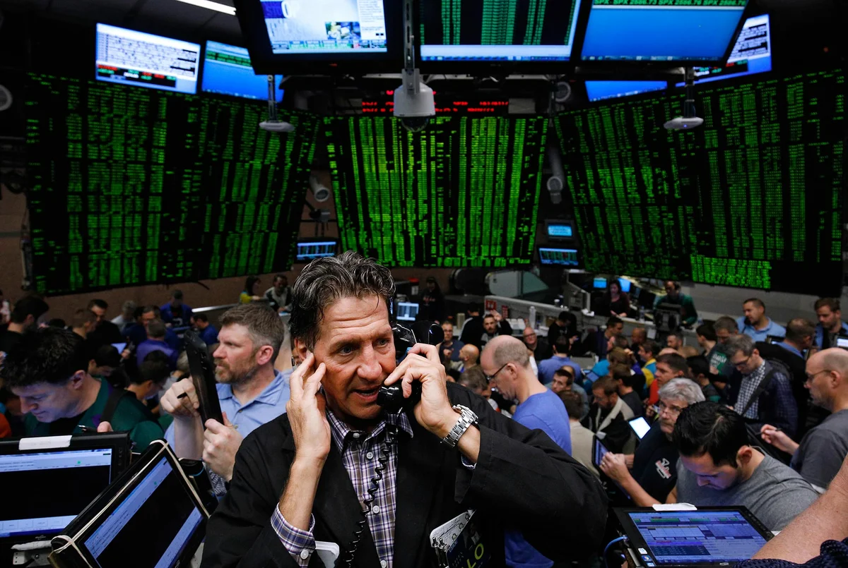 Игры брокеры. Торги на бирже. Брокеры на бирже. Трейдер фондовая биржа. Игроки на фондовой бирже.